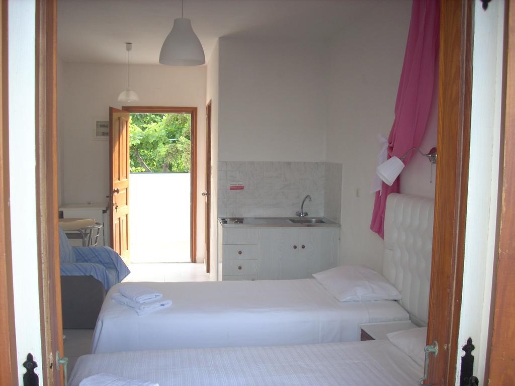 Azolimnos Bay Aparthotel Ngoại thất bức ảnh