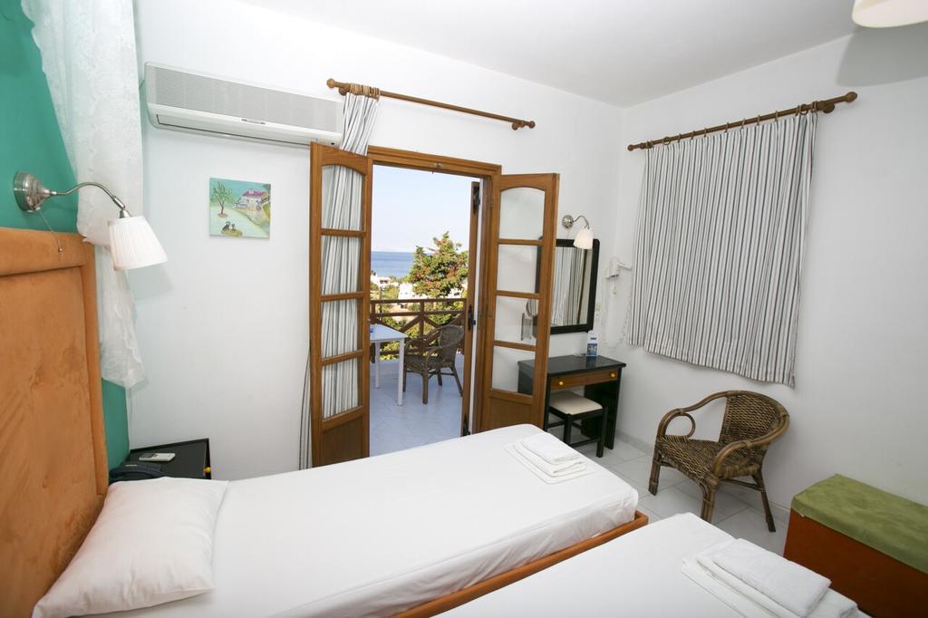 Azolimnos Bay Aparthotel Ngoại thất bức ảnh